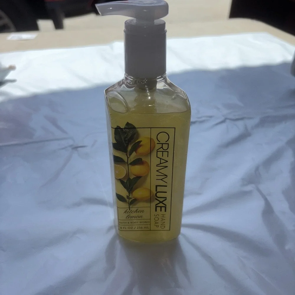 Bath & Body Works KITCHEN LEMON Creamy Luxe Hand Soap‎ 8oz